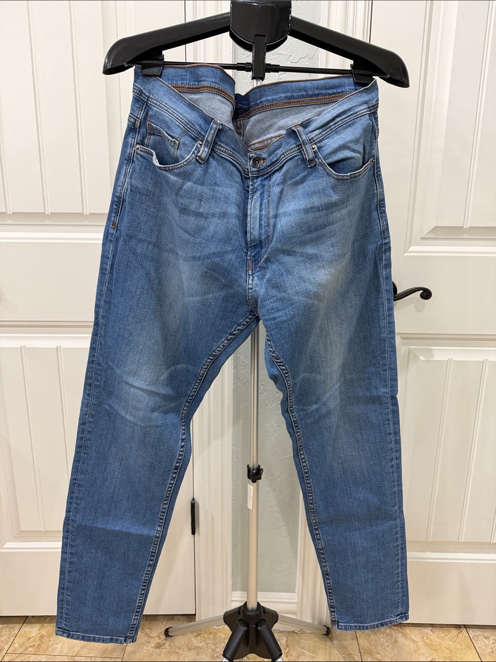 Zara Men's Slim Straight Jeans in Blue Wash